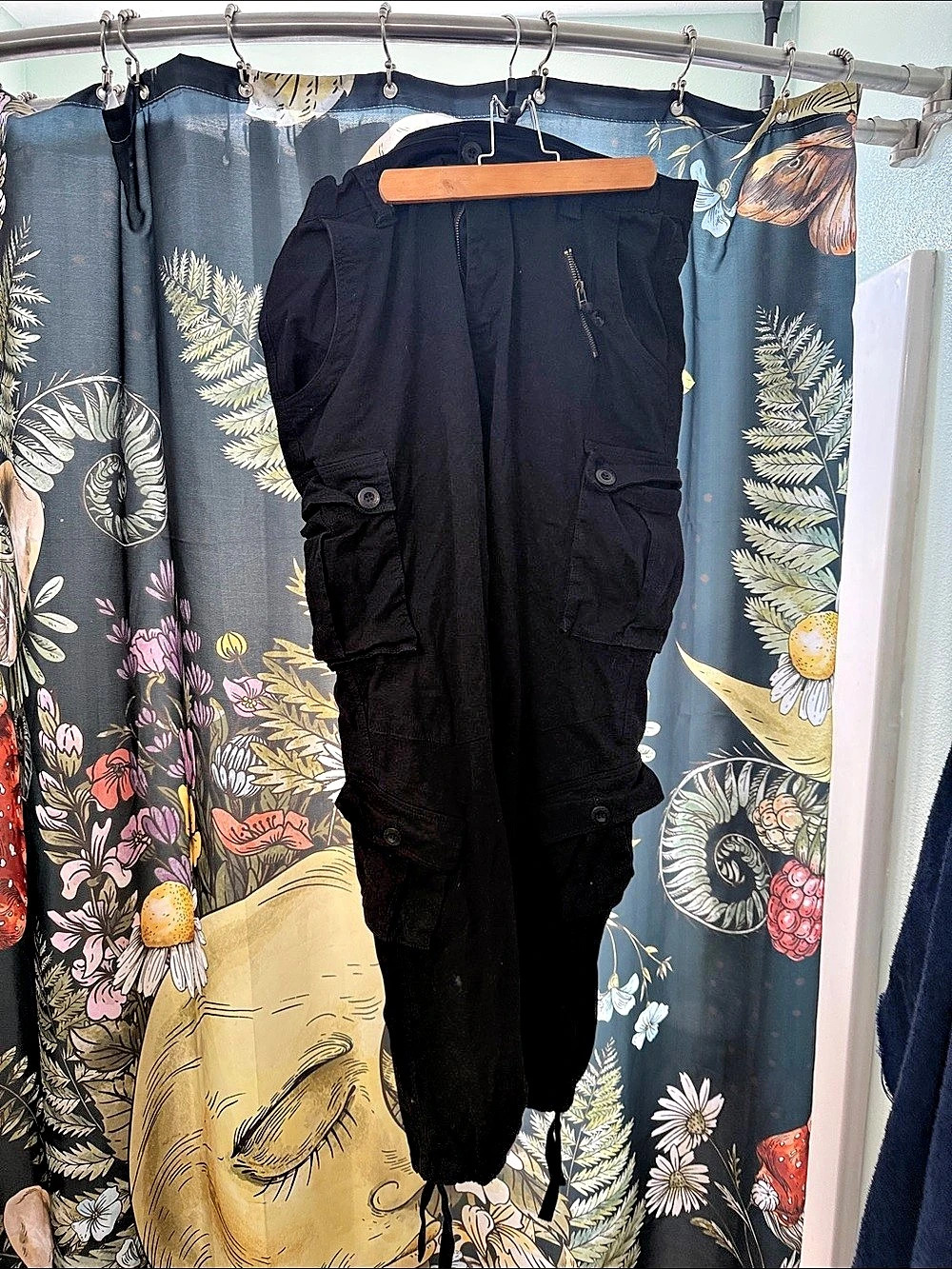 Cargo Pants in Black